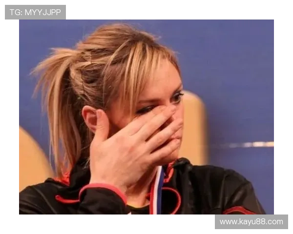 乌名将崩盘丢冠赛后拥富豪女痛